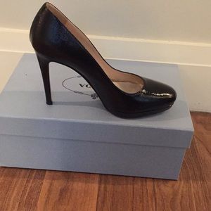 Authentic  Prada pumps with small platform